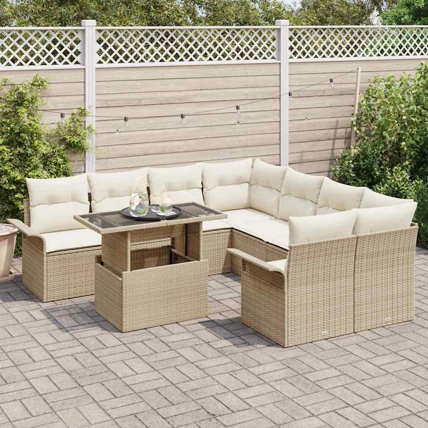 Beiges 9-teiliges vidaXL Garten-Sofa-Set aus Poly Rattan mit Kissen und Tisch.