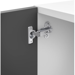 Hettich Mini-Scharnier, vorliegend, 15-25 mm, an einer grauen und einer weißen Möbeltür.