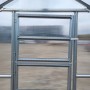 Detailansicht: Tür des Klasika Greenhouses Drop Gewächshauses mit Polycarbonatabdeckung.