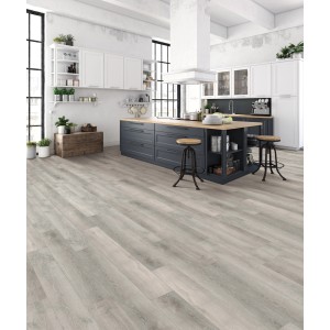 Heller Click-Vinylboden in Landhausdielenoptik Eiche Oslo Grau im Küchenambiente.