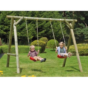 T&J Schaukel Niclas aus Holz mit zwei Kindern auf roten Schaukelsitzen im Garten.