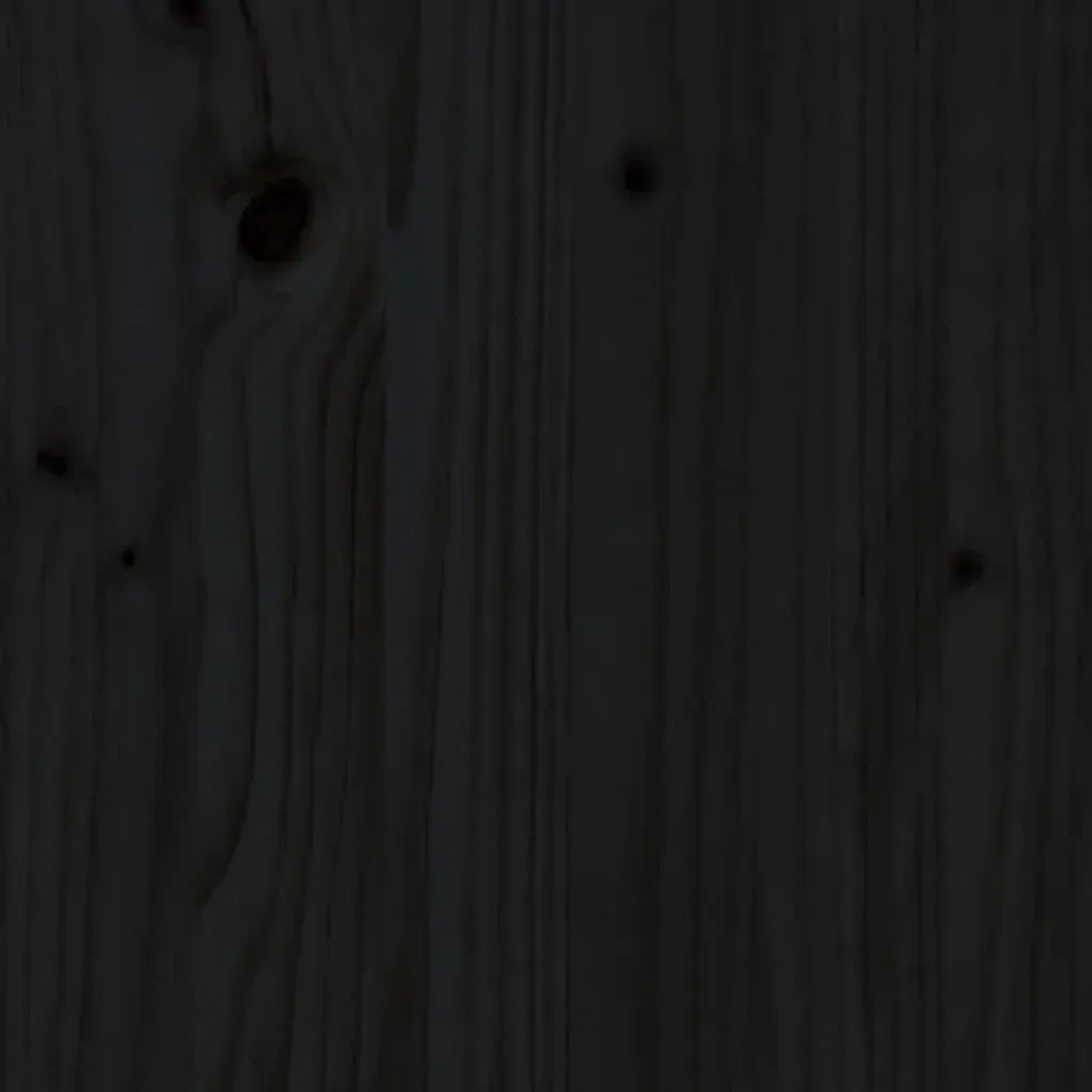 Detailaufnahme: Schwarzes Massivholz Kiefer Bett, natürliche Holzmaserung sichtbar.