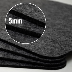 Dicke anthrazitfarbene Filz-Tischsets im 4er-Set, 5mm Stärke, gestapelt. Ideal für Esszimmer und Tischdecken.