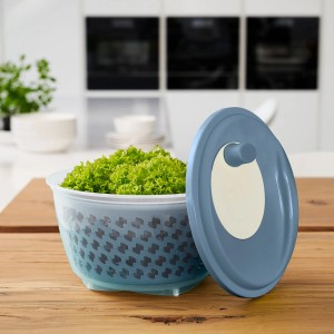 Rotho Salatschleuder Fresh in Horizontblau, 4,5 l, mit Salat und Deckel. Küchenhelfer für knackig frischen Salat.