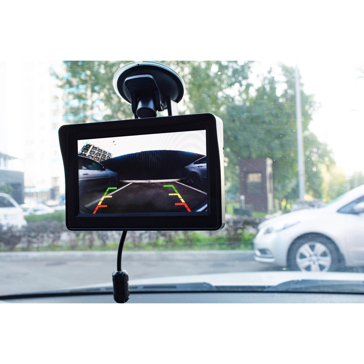 Technaxx TX-170 Funk-Rückfahrkamera-System mit Monitor zur einfachen Montage im Auto.