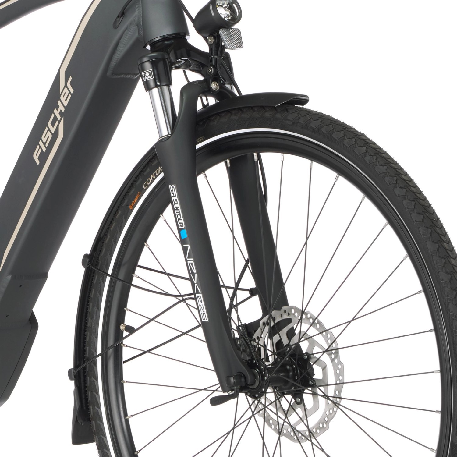 Detailaufnahme: Vordergabel, Reifen und Bremsscheibe des Fischer E-Bike Viator 5.0i.