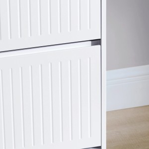 Detailansicht: Weißer SoBuy Schuhkipper FSR165-H-W mit 3 Klappen. Schuhkommode mit vertikalen Linien.