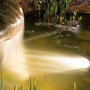 Heissner LED-Unterwasser-Spot Aqua Light (3er-Set) im Gartenteich mit Wasserfall.