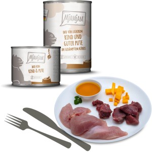 MjAMjAM Katzen-Nassfutter Duo Rind & Pute mit Kürbis, Dosen und Teller mit Futter.