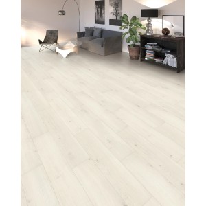 Heller Living by Haro Laminatboden Eiche Emilia Weiß im Wohnraum.