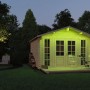 Beleuchteter Holzgarten mit Paulmann SimpLED RGB LED Streifen, 5m, transparent.