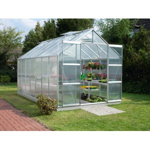 Vitavia Gewächshaus Uranus 11500, Alu blank, 11,5 m² mit Pflanzen im Garten.