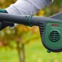 Bosch Akku-Laubbläser UniversalLeafBlow 18V, grün/schwarz, mit Akku. Laub entfernen leicht gemacht.