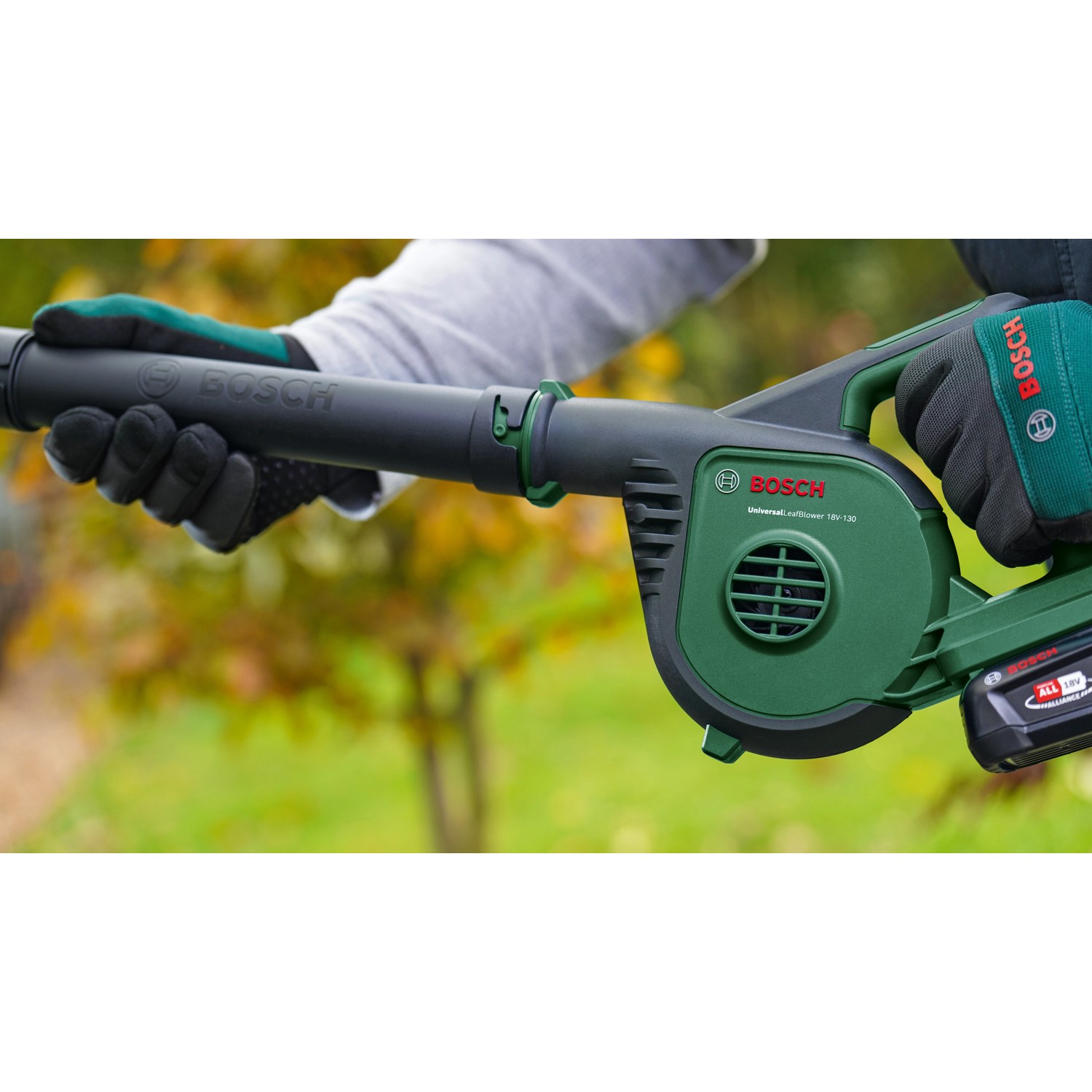 Bosch Akku-Laubbläser UniversalLeafBlow 18V, grün/schwarz, mit Akku. Laub entfernen leicht gemacht.