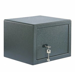 Burg Wächter Möbeltresor Pure-Safe PS 120 K, anthrazit, mit Schlüssel im Schloss.