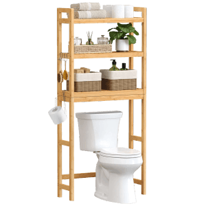Vasagle Toilettenregal aus Holz mit drei Ablagen über einer Toilette.