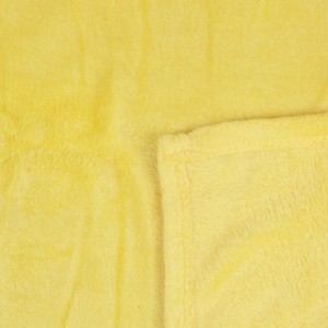 Gelbe Kuscheldecke Celina (150x200 cm) aus weichem Polyester, ideal als Sofa- oder Bettüberwurf.