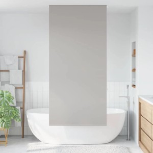 Hellgraues PEVA Duschrollo 90x240 cm über Badewanne im modernen Bad. Ideal für Privatsphäre.
