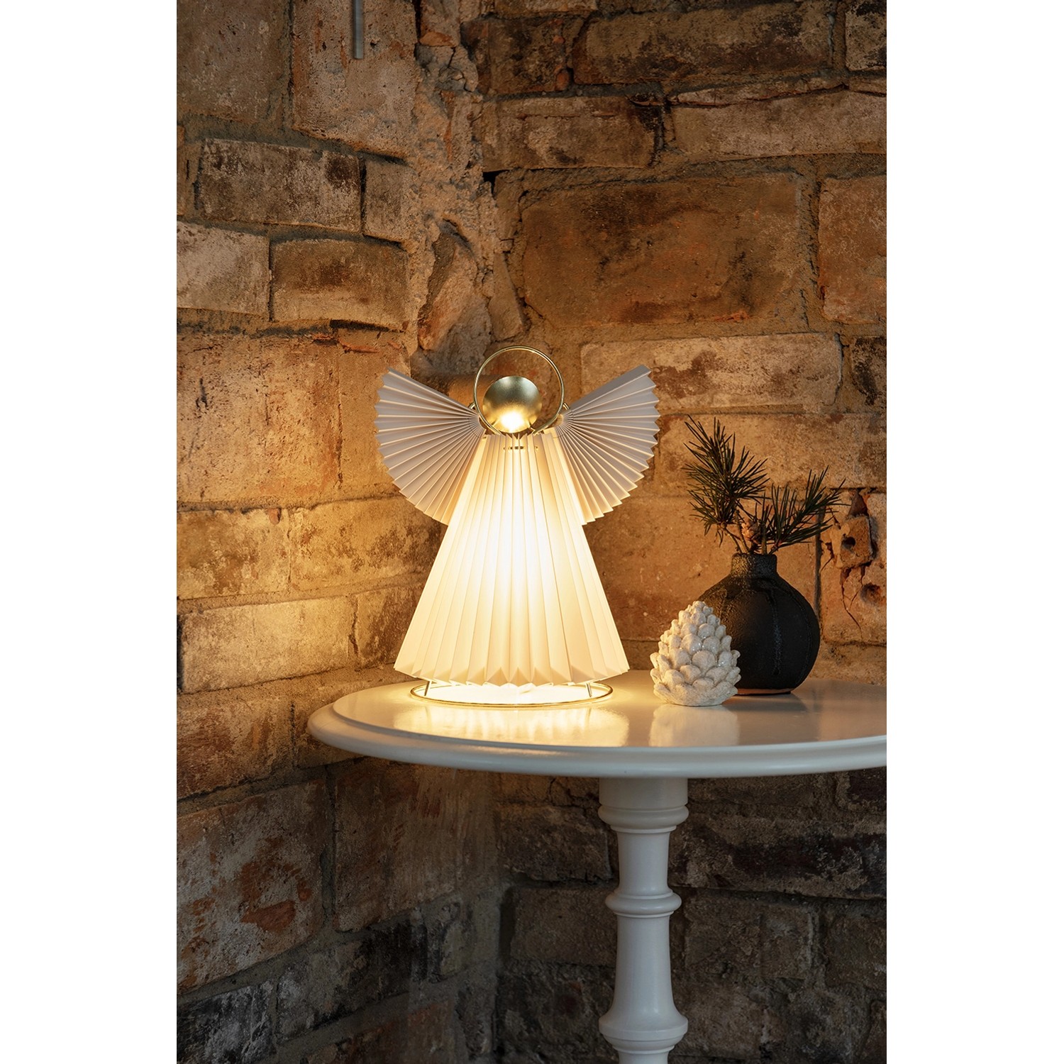 Leuchtender Konstsmide Papierengel Mini als Weihnachtsdeko für Innenräume, mit Anschlusskabel.