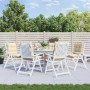 6 beige Niedriglehner-Auflagen aus Oxford-Gewebe auf weißen Gartenstühlen im Außenbereich. Komfortable Sitzkissen.