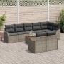 Graues 9-teiliges Garten-Sofa-Set aus Poly Rattan mit Tisch und grauen Kissen.