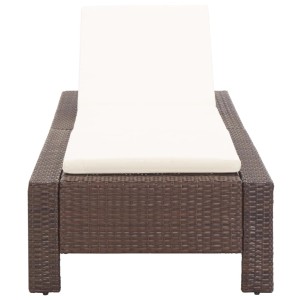 Braune vidaXL Sonnenliege aus Poly Rattan mit cremefarbener Auflage.