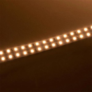 McShine LED-Stripe 5m, warmweißes Licht, 3000lm, IP20. Flexibler LED-Streifen für Innenbereiche.