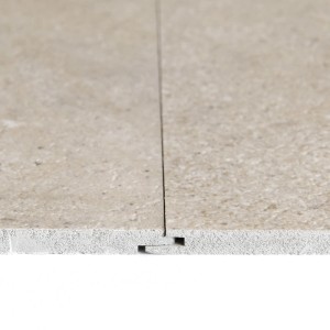Grosfillex SPC Wandpaneel Creme Slate, Detailaufnahme der Nut-Feder-Verbindung.