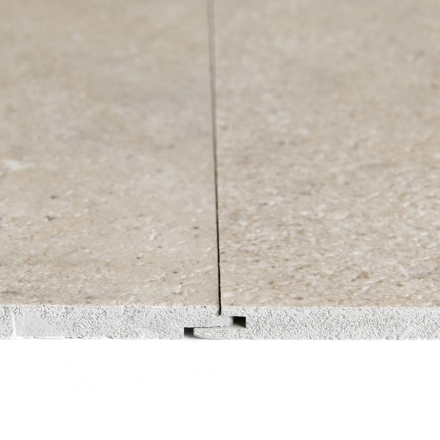 Grosfillex SPC Wandpaneel Creme Slate, Detailaufnahme der Nut-Feder-Verbindung.