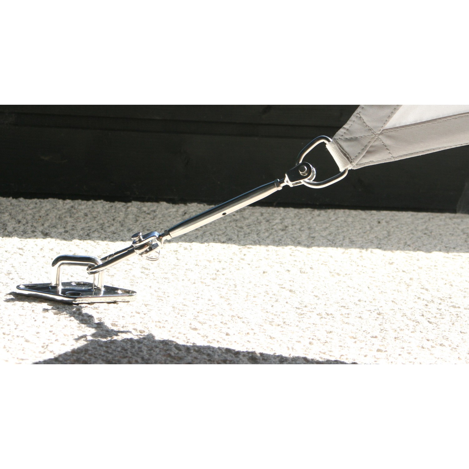 Floracord Spannschloss M6 aus Edelstahl A4 zur Befestigung eines Sonnensegels.