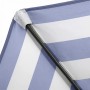 Detailaufnahme eines blau-weiß gestreiften Sekey Balkonschirms, halbrunder Sonnenschirm mit UV-Schutz.