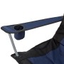 Detailaufnahme: Dunkelblauer Campingstuhl mit Getränkehalterung am Arm. Ideal für Camping & Outdoor.