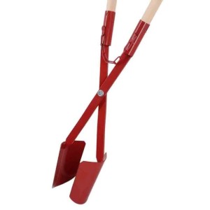 Galaflor Handbagger mit rotem Stahlkopf und Holzstiel, ideal für Bodenbearbeitung.
