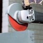 Diamant-Trennscheibe Turbo 115 mm im Einsatz an einem Winkelschleifer.