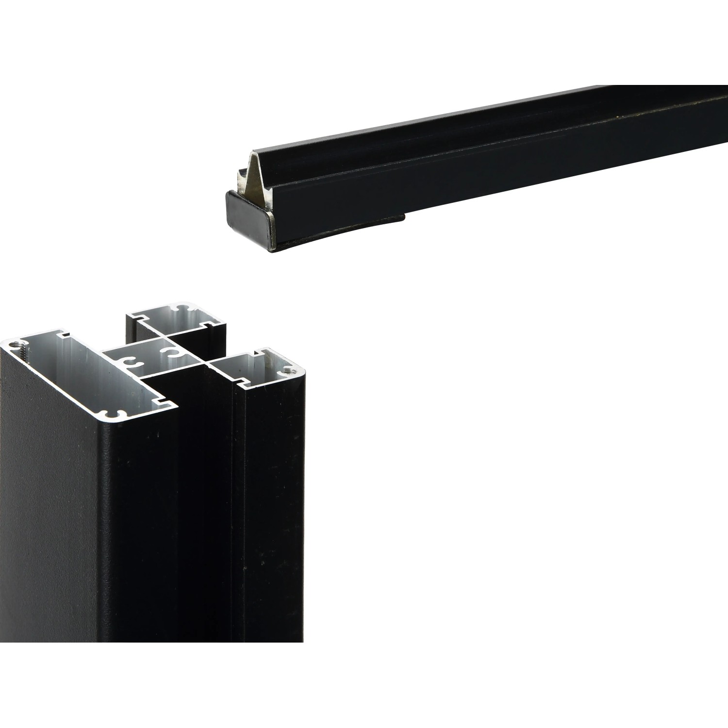Detailaufnahme: Schwarzes Zubehör-Set für WPC-Hochbeet, Steckmodule aus Kunststoff.