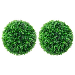 Zwei grüne, künstliche Buchsbaumkugeln (Ø 38cm) von furnicato als Deko für Innen und Außen.