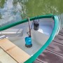 Gardena Akku-Klarwasser-Tauchpumpe 2000/2 im Boot. Elektro-Pumpe mit Akku und Schlauch.