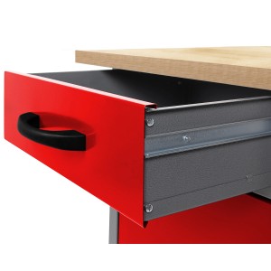 Detailaufnahme einer geöffneten Schublade der roten Ondis24 Werkbank aus dem Werkstatt Set.