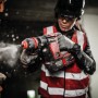 Einhell Akku-Abbruchhammer TP-DH 18/4 in Aktion beim Stemmen von Mauerwerk.