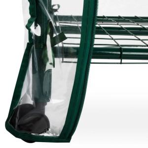 Detailaufnahme: Transparentes KARAT Gewächshaus Casabella mit Rollen und Regalböden.