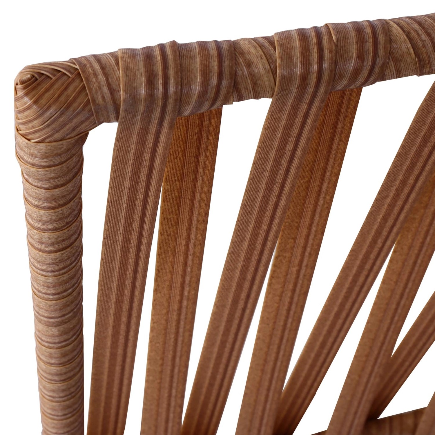 Detailaufnahme der dunklen Gartenmöbel-Garnitur mit Seilgeflecht aus Akazienholz.