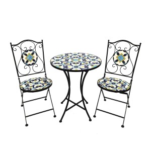 Mojawo Mosaik Sitzgruppe, 3-teilig: Gartentisch und zwei Stühle mit blau-gelbem Mosaikmuster.