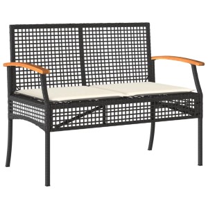 Schwarze Gartenbank aus Rattan mit Kissen und Akazienholz-Armlehnen.