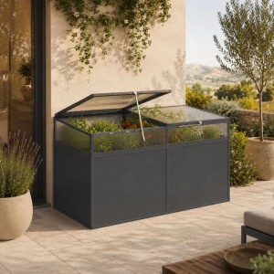 KGT Frühbeet-Aufsatz für Hochbeet, dunkelgrau, mit geöffneter transparenter Klappe, Pflanzen und Handaufsteller auf Terrasse.