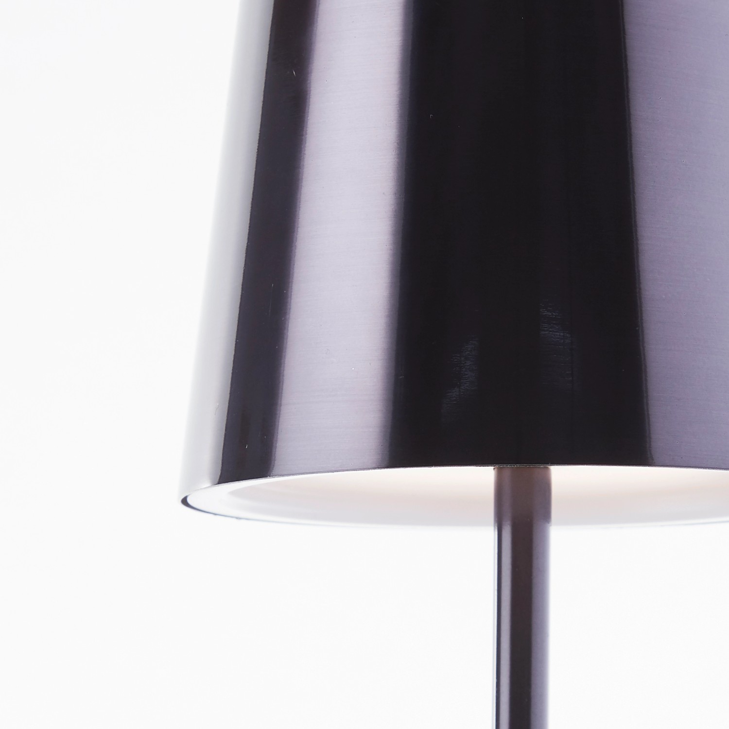 Brilliant Akku-Tischleuchte Xaana, schwarz verchromt, LED, dimmbar.