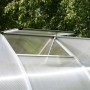 Detailaufnahme: Offenes Dachfenster des KGT Gewächshaus Alu blank 5,15 m² zur Belüftung.