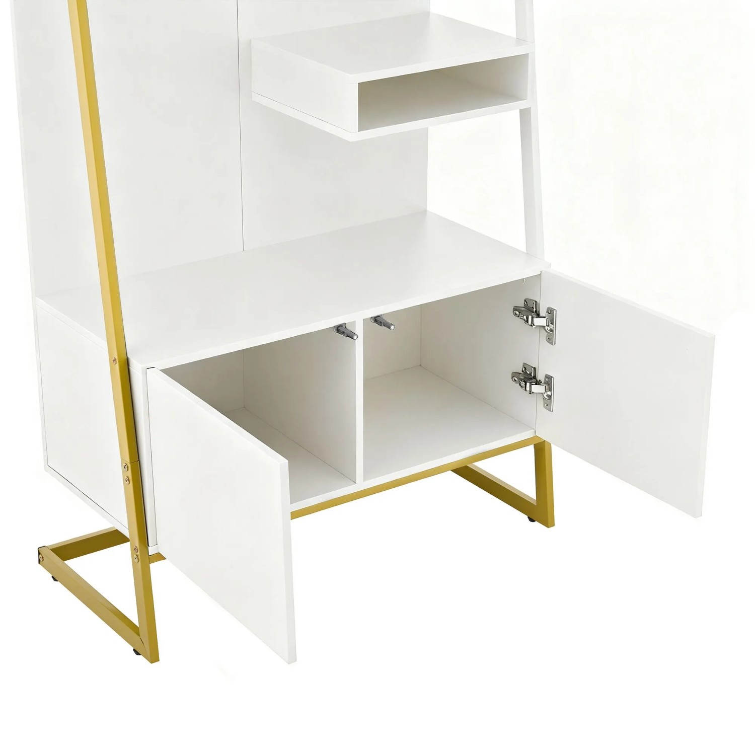 Weißer Garderobenschrank für den Flur mit goldenem Metallrahmen, offenen Fächern und geöffneter Tür.