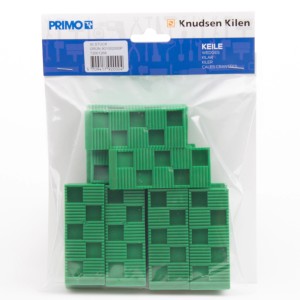 30 grüne Kunststoffkeile (80x30x10 mm) im Hänger, Fensterzubehör.