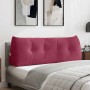 Weinrotes Samt-Rückenkissen mit Knöpfen auf einem Bett. Ergonomische Rückenlehne für Schlafzimmer und Wohnzimmer.
