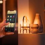 Philips Hue Leuchtmittel E27 mit App-Steuerung für warmweißes Licht und smarte Beleuchtung.